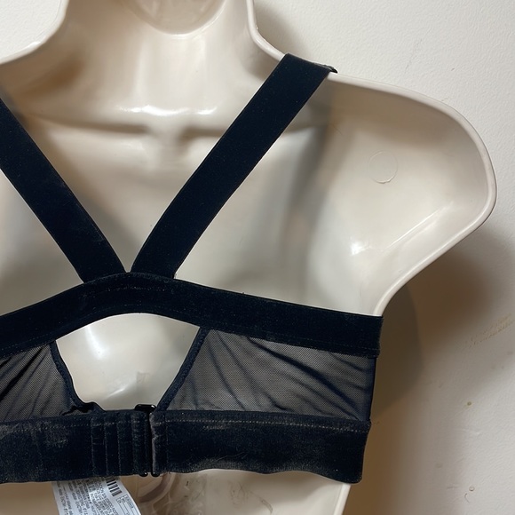 Oysho Black Velvet Sports Bra. - Picture 5 of 8